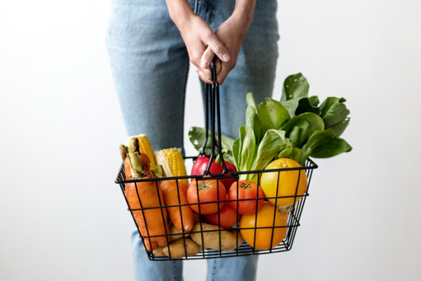 Ways to Stop Overspending on Groceries - Featured Image