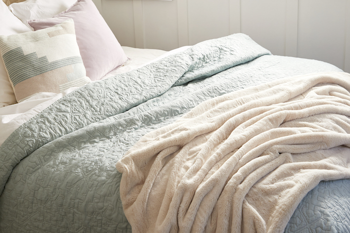 UnHide blanket on a bed